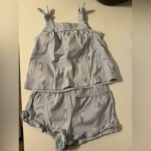 Carter’s 2 piece summer outfit